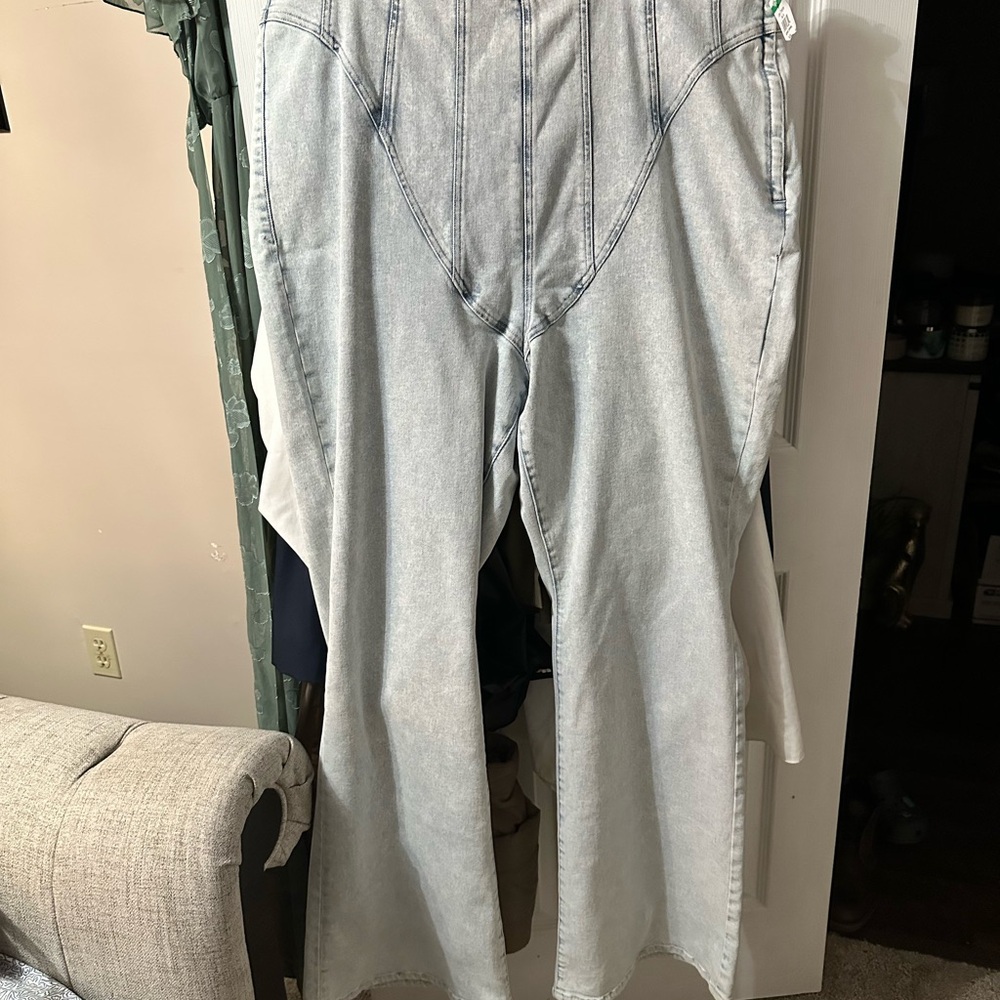 Light Gray High-Waisted Jeans